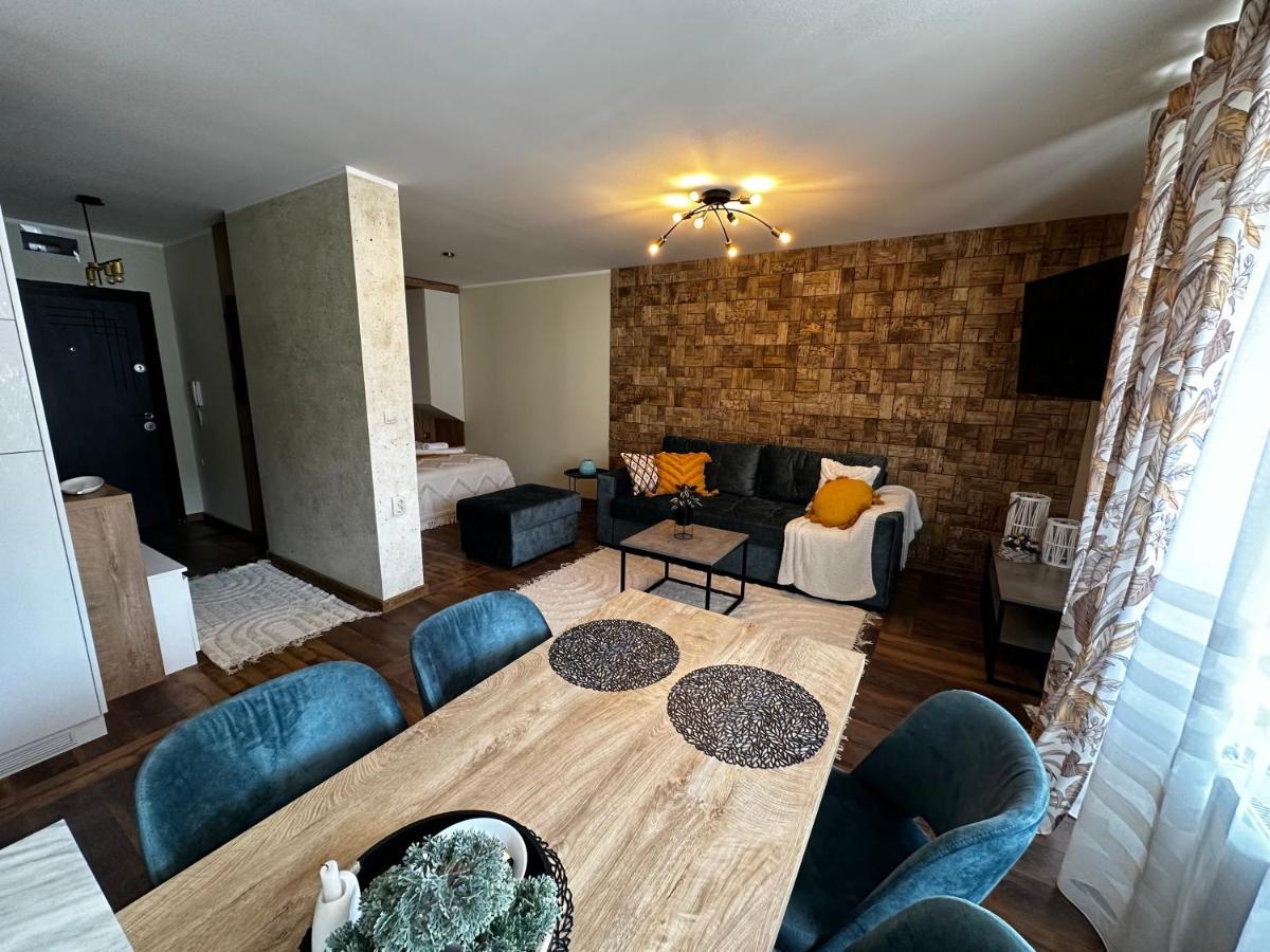 ниа Apartment *